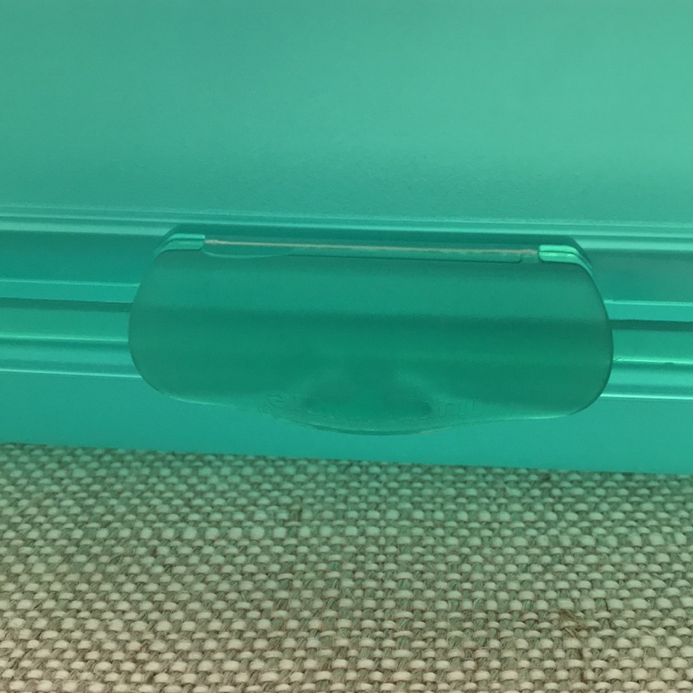 Tupperware Container - Picture 3 of 9